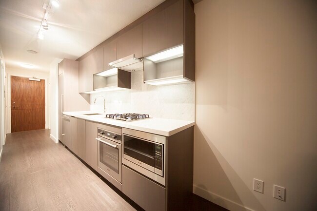 Building Photo - 13696 100 Av