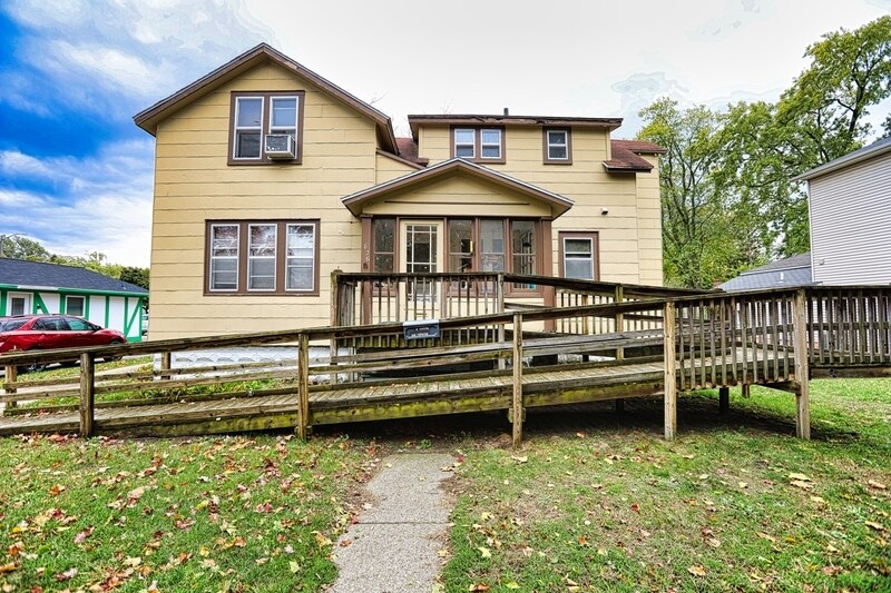 Foto principal - 826 Pennoyer Ave