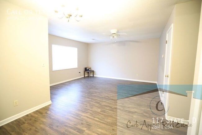Building Photo - First month move in special 500!!! 2 bed /...
