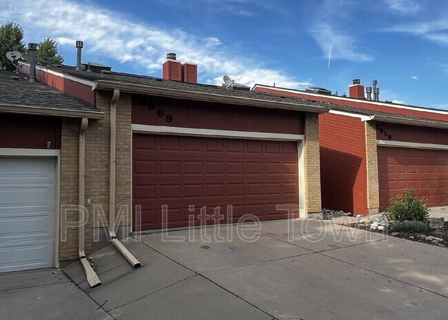 Foto del edificio - 2969 W Rowland Pl