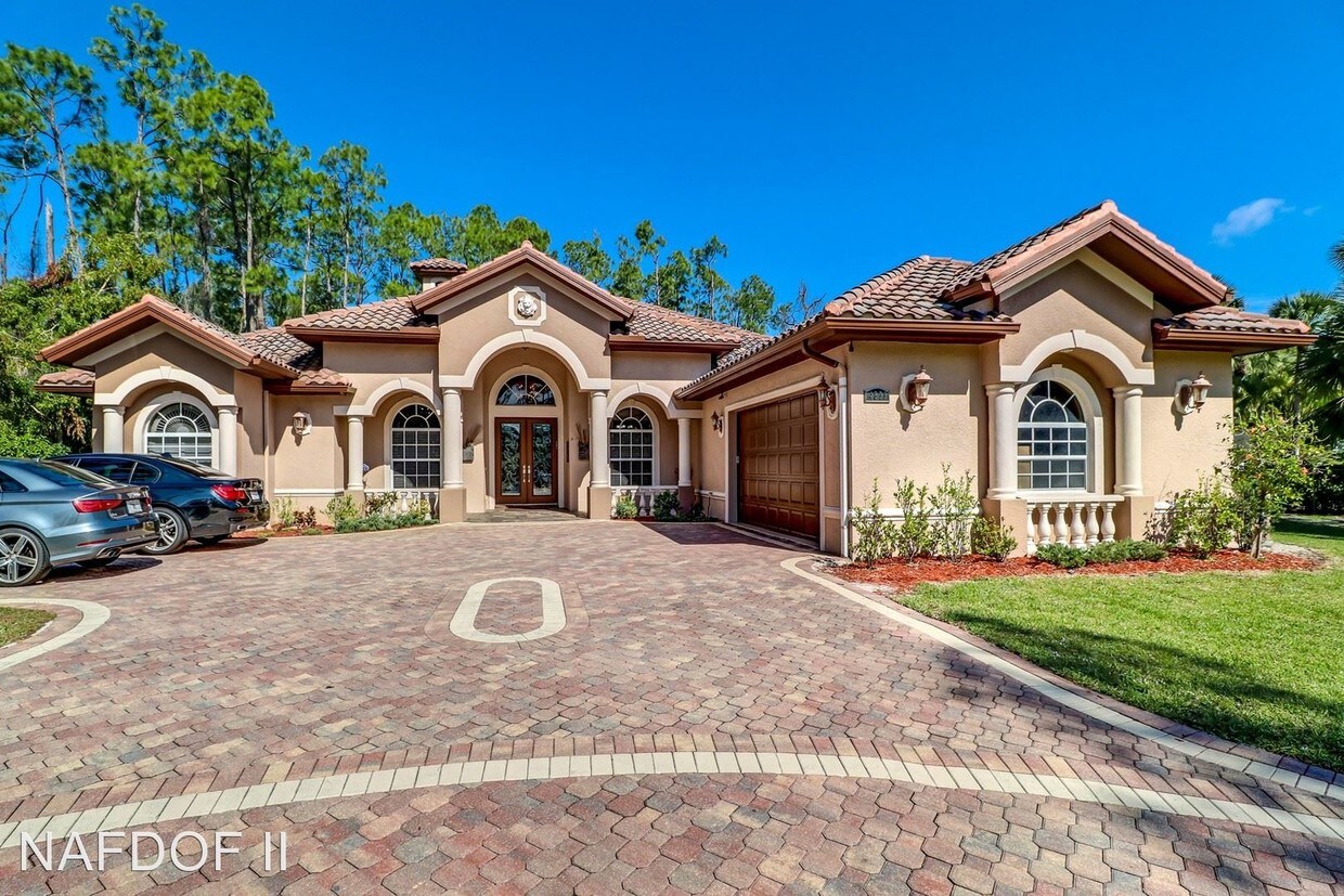 4 br, 3.5 bath House 4871 Boxwood Way House Rental in Naples, FL