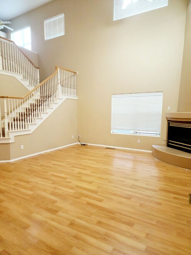 Foto del edificio - academy west 3 bedooms 2,5 baths