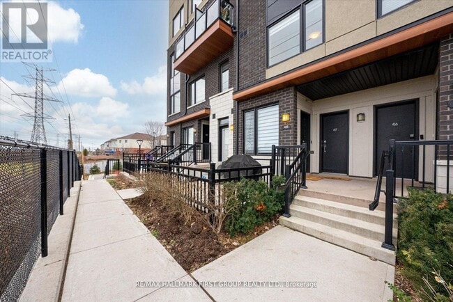Building Photo - 1555-1555 Kingston Rd