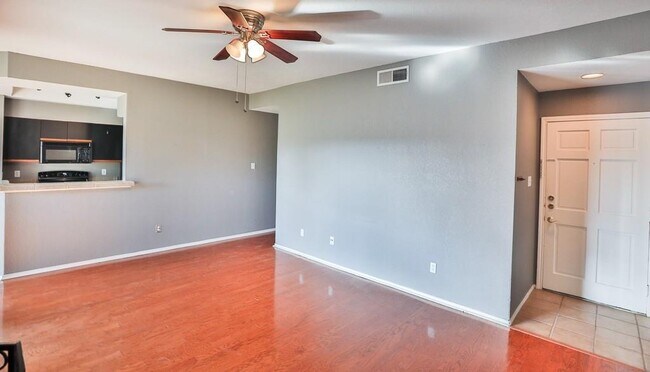 Building Photo - 4711 Spicewood Springs Rd