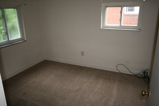 Building Photo - 918 Pentland Dr