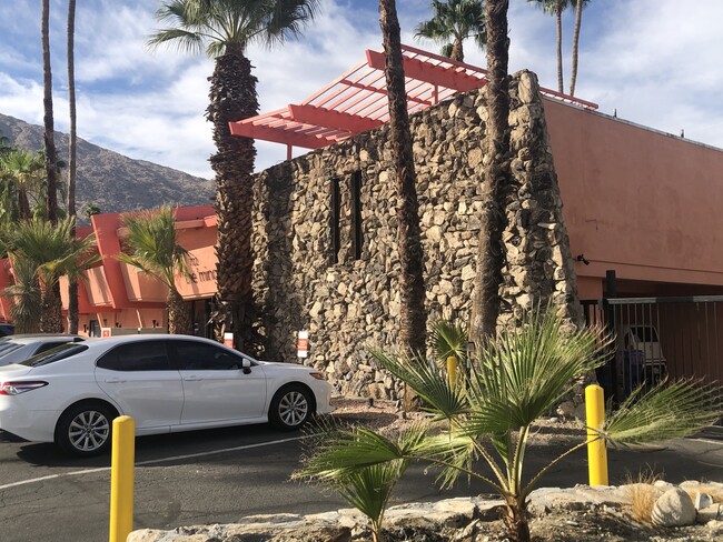Building Photo - 722 E San Lorenzo Rd