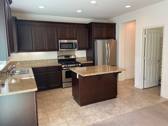 Foto del edificio - Close to Folsom High School! - 3 Bdrm, 2.5 bath