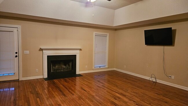 Building Photo - 4850 Birdwood Ct