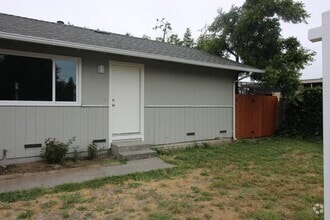 Building Photo - 3181 Moorland Ave