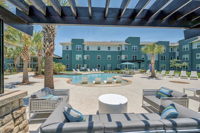 Photo - Cambridge Hall at College Station Apartments