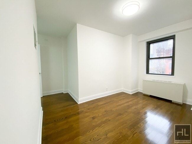 Building Photo - E 88th St