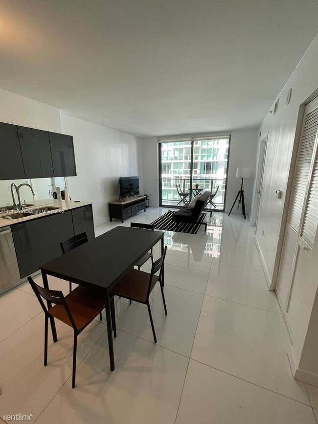 Foto del edificio - 1 br, 1.5 bath Condo - 31 SE 6th St Apt 1406