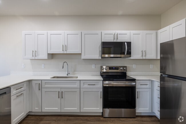 2BR, 2BA - 957SF - Kitchen - The Monico