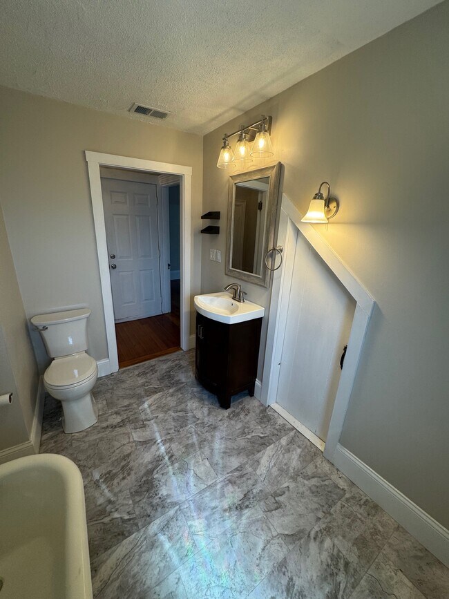 Foto del edificio - 17 Whitman Ave