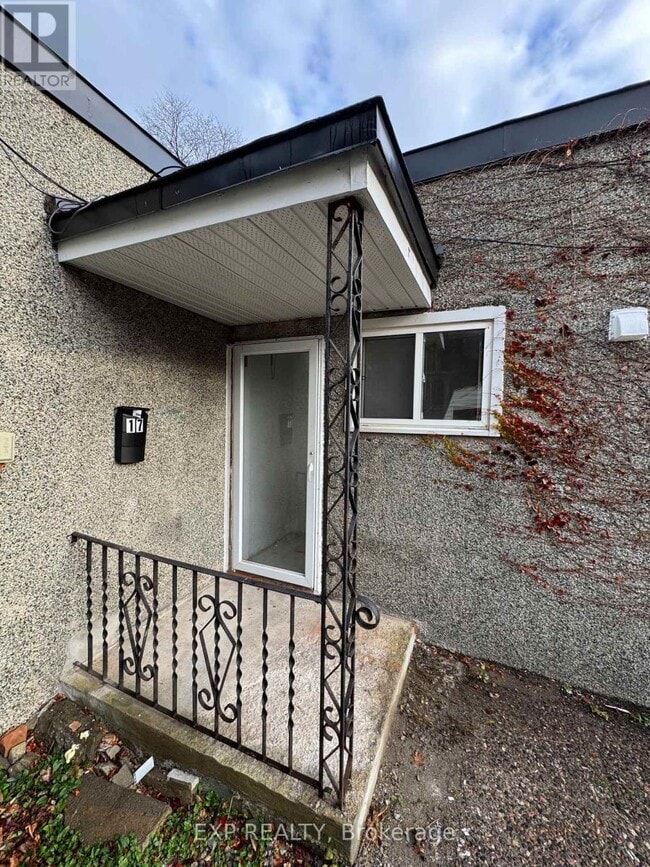 Building Photo - 17 Loyer St