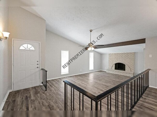 Building Photo - 1807 Woodbury