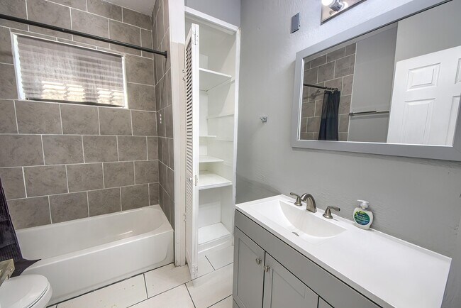 Foto del edificio - 427 E Southcross
