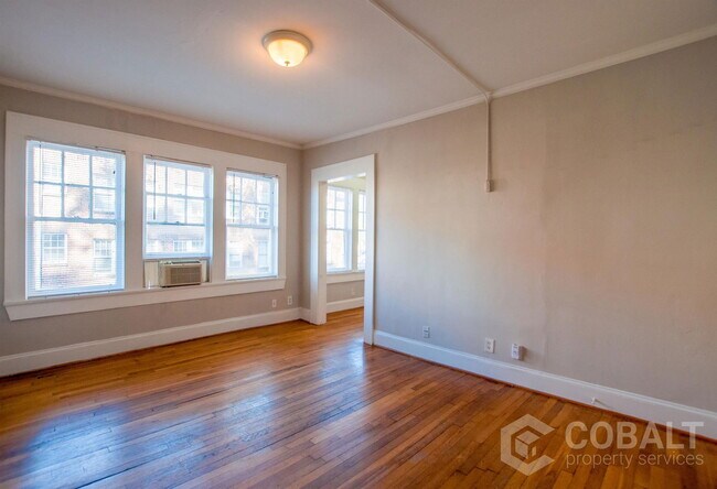 Foto del edificio - 674 Somerset Terrace NE