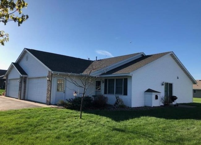 Building Photo - 634 Sycamore Dr