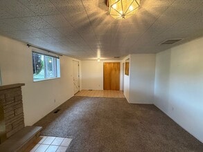 Building Photo - 6302 S Westridge St