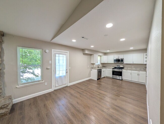 Foto del edificio - 3 Bedroom Beauty in Broken Arrow