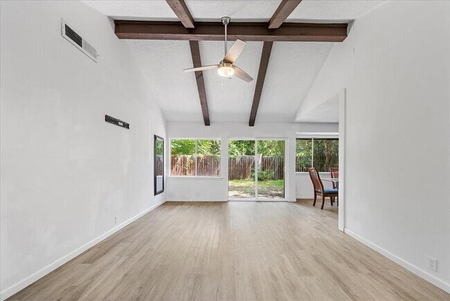 Foto del edificio - 7505 Shadywood Dr