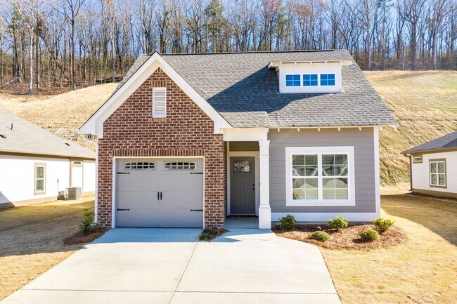Foto del edificio - One level home with GARAGE and FENCED BACK...