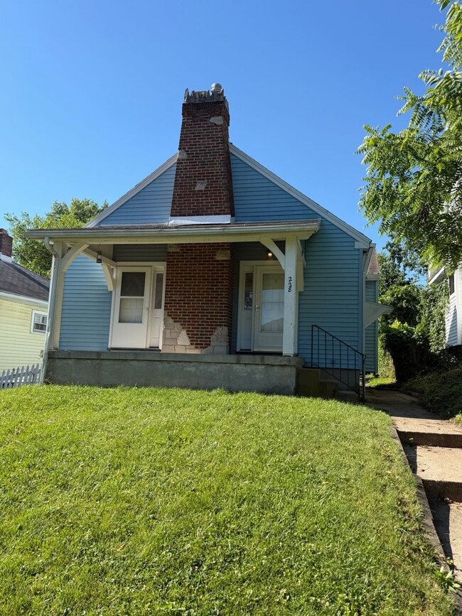 Building Photo - 228 Fernwood Ave