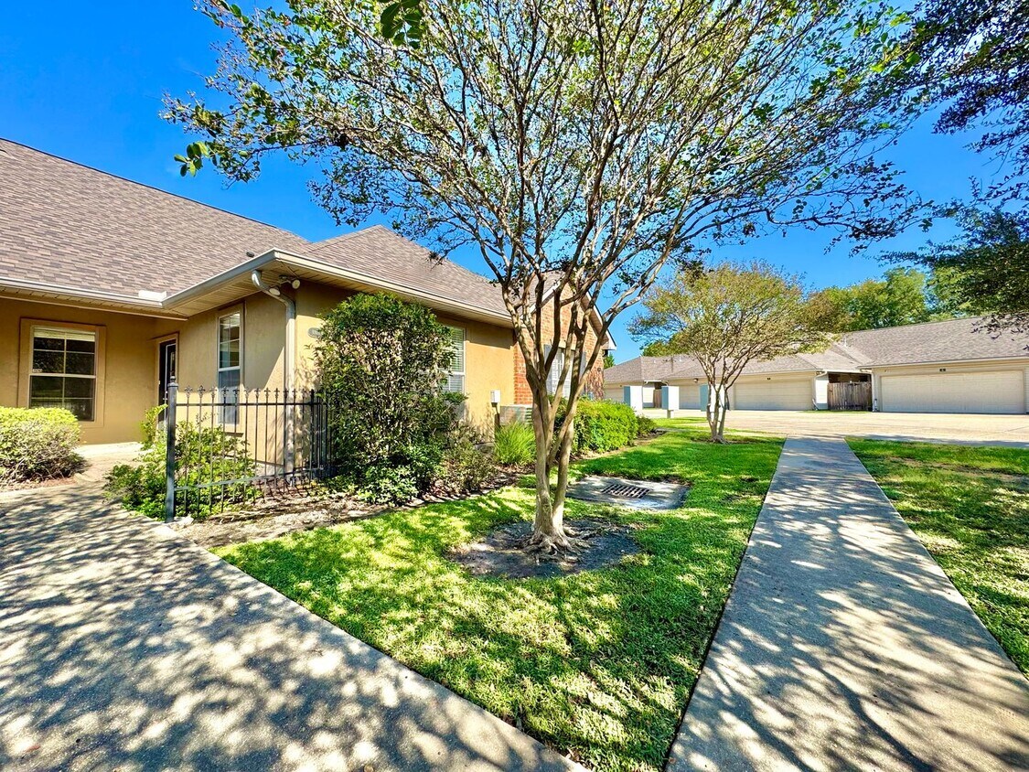 Primary Photo - Spacious 2-Bed, 2-Bath Condo in Jackson Sq...