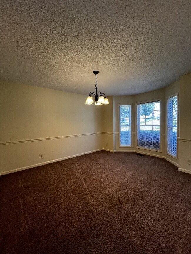 Foto del edificio - Charming 3 Bed, 2.5 Bath Home in Clarksvil...
