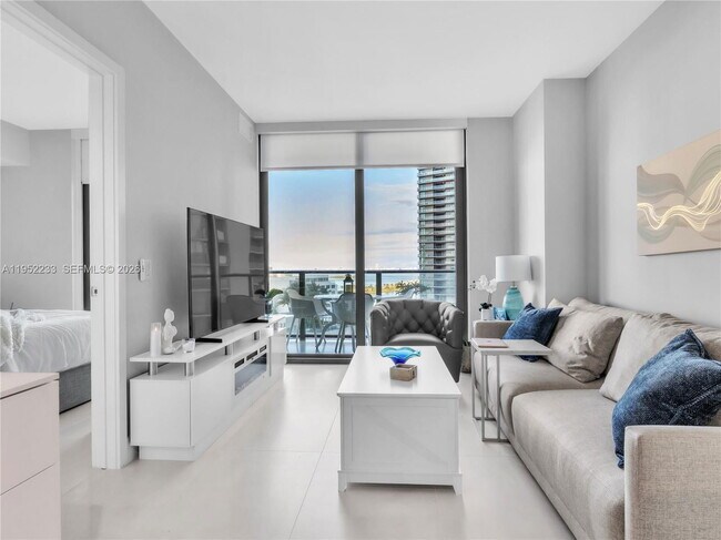 Foto del edificio - 501 NE 31st St