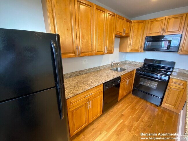 Foto del edificio - 136 Highland Ave