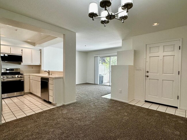 Building Photo - Townhouse Located in Santa Teresa with New...