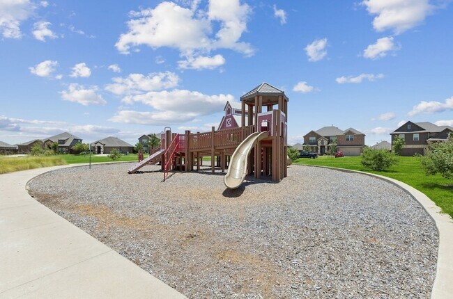 Building Photo - 2913 Cerro Ranch Rd