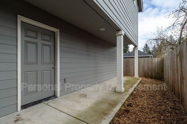 Photo - 3308 E 24th Cir House