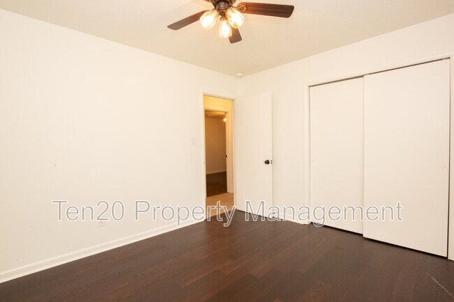 Foto del edificio - 6223 Fox Chapel Dr