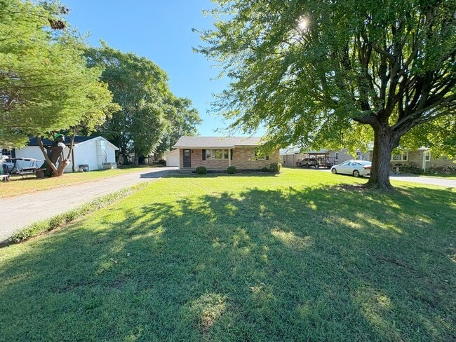 Building Photo - For Rent – Charming 3-Bedroom Home in Fran...