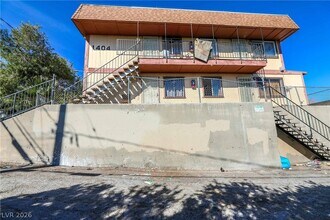 Building Photo - 1404 E Mesquite Ave
