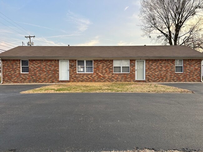 Building Photo - 100 Holmes Dr