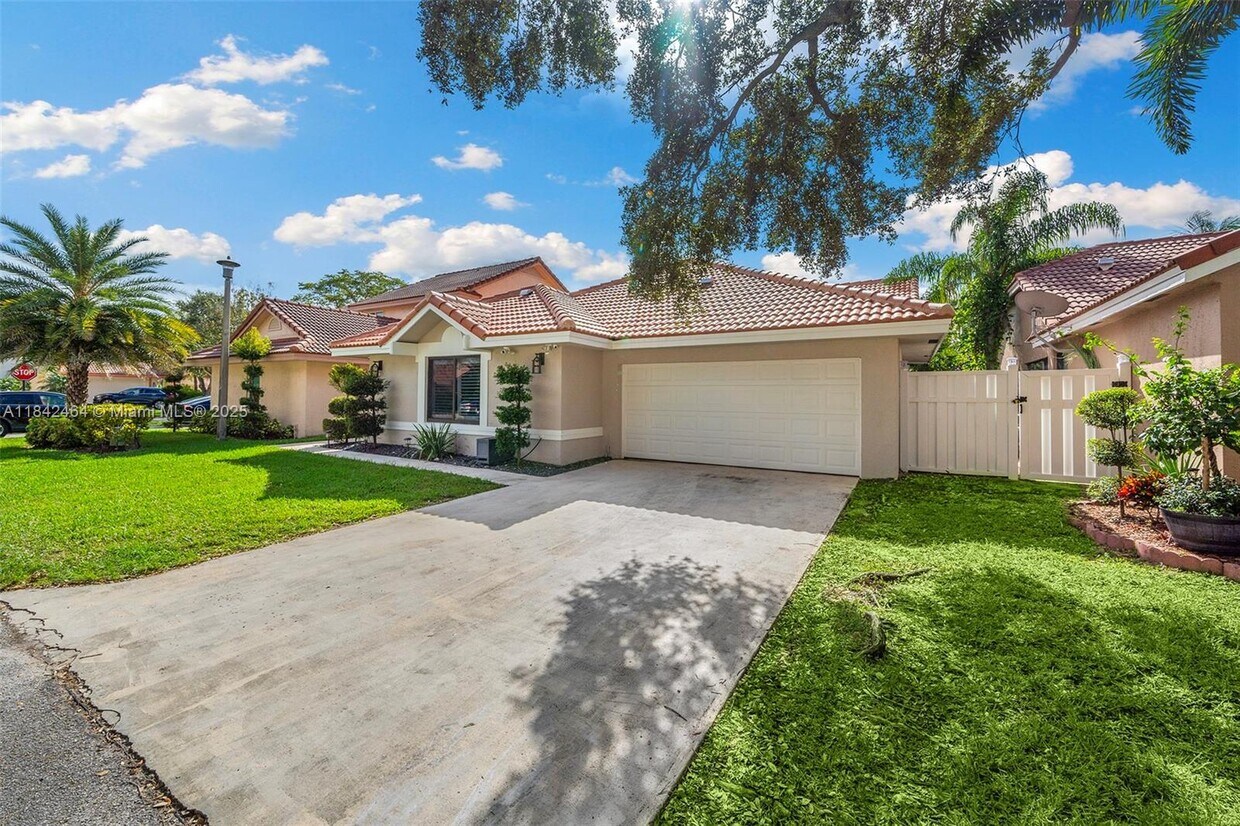 Foto principal - 9420 NW 18th Pl