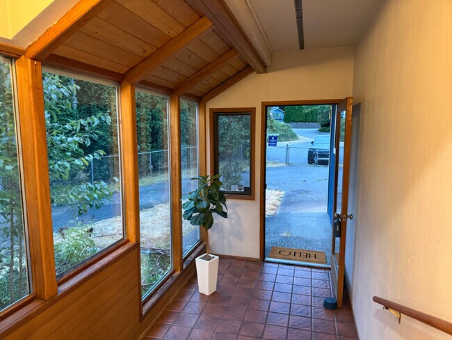 Foto del edificio - 5621 126th St SE