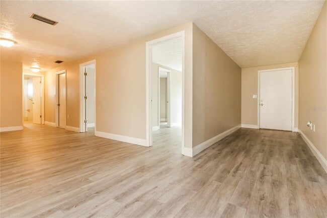 Foto del edificio - 2105 Sugarbush Dr