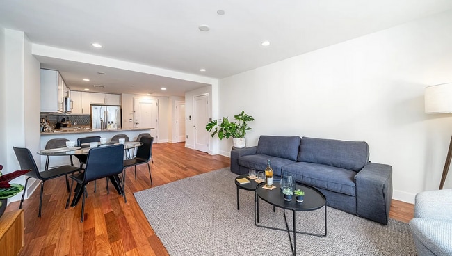 Building Photo - 455 S Van Ness Ave