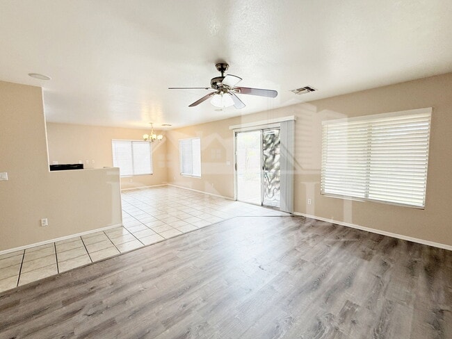 Building Photo - 805 S Esmeralda
