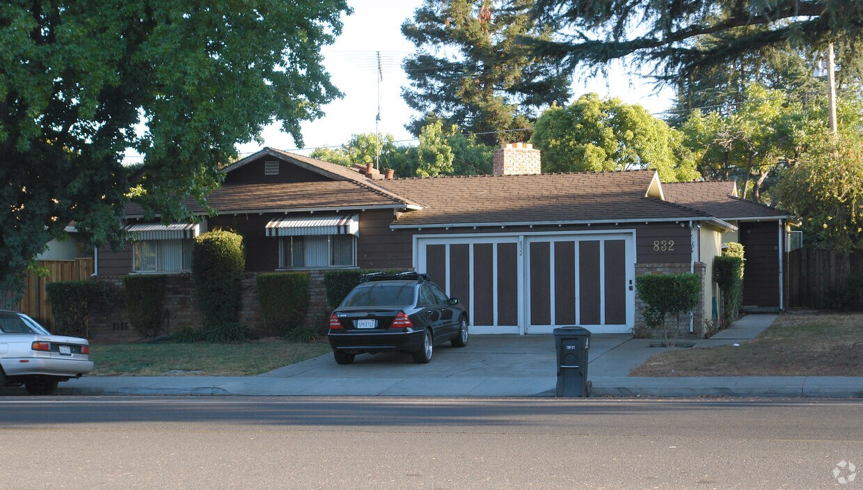 Primary Photo - 832 Cuesta Dr