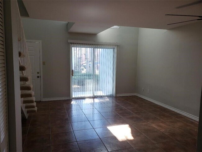 Building Photo - 4141 Whiteley Dr