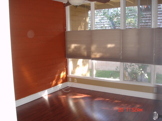 Building Photo - 451 Dela Vina Ave
