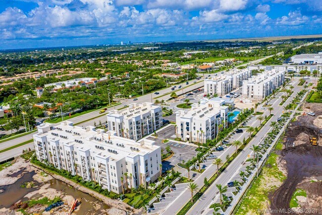 Foto del edificio - 9125 W Commercial Blvd