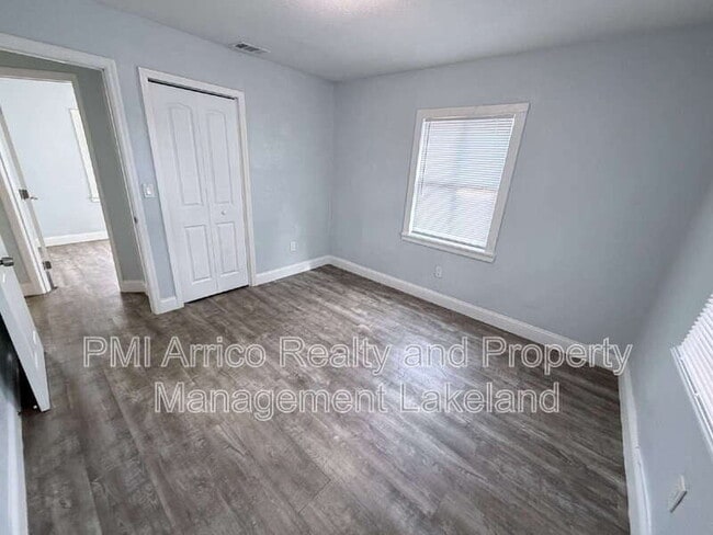 Foto del edificio - 815 N Davis Ave