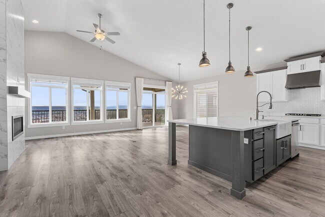 Foto del edificio - Luxury Four Bedroom with Breathtaking Views